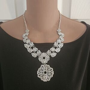 STELLA and DOT "GENEVA" Silver Tone Metal Lace Filigree Statement Necklace 19”